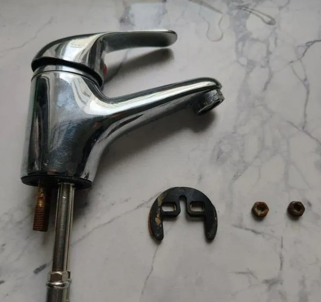 How to Replace a Water Faucet